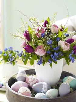 Пасхальные яйца и цветы