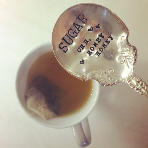 Серебряная чайная ложка с надписью