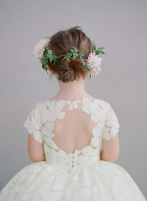 Платье и украшение для волос "цветочной девочки"