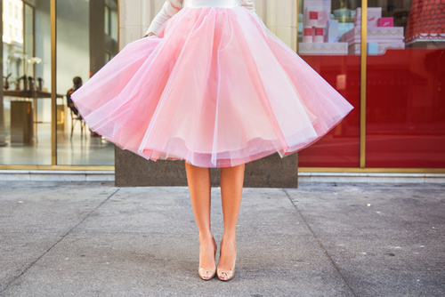 Девушка в розовом пышном платье