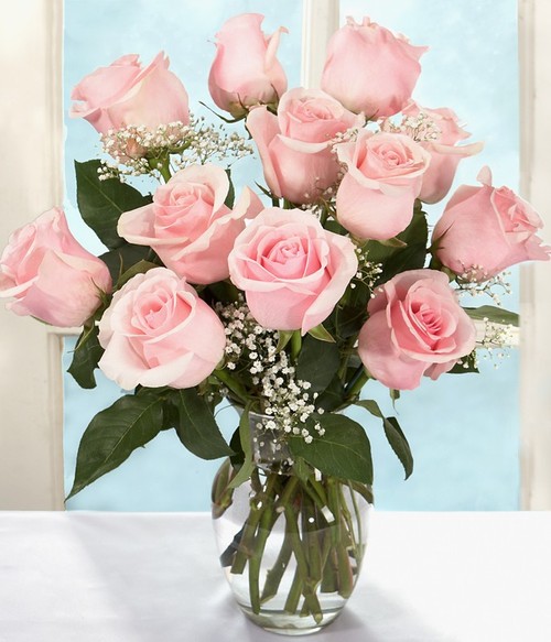 Букет розовых роз в вазе