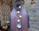 Цветы в фиолетово-пепельных волосах