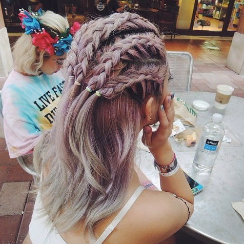Прическа с плетением на фиолетовые волосы
