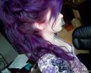 Темно-фиолетовые длинные волосы в гамму с блузкой