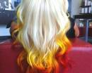 Кончики волос блондинки в стиле Пламя огня