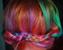 Цветные пряди волос в присеске с плетением