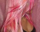 Светло-розовые волосы с темно-розовыми прядками