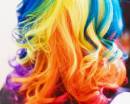 Яркие разноцветные прядки волос