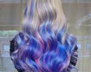 Синие и фиолетовые пряди волос