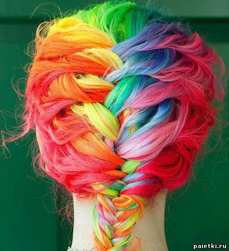 Французская коса на яркие радужные волосы