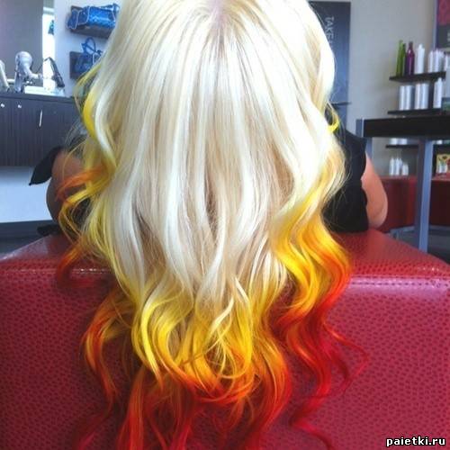 Кончики волос блондинки в стиле Пламя огня