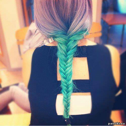 Фиолетово-зеленые волосы в косе