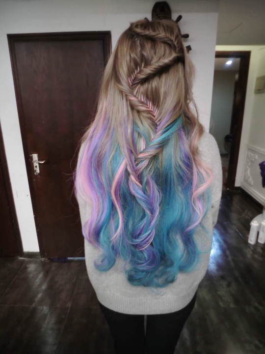 Коса Змейка и разноцветные кончики волос