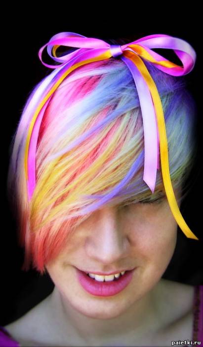 Эпатажная окраска волос: Яркие цветные пряди волос