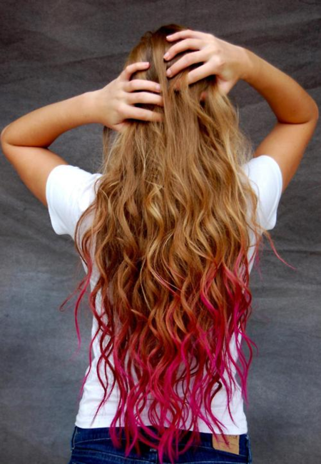 Длинные волосы с красными кончиками