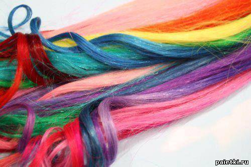 Яркие разноцветные пряди волос