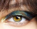 Блестящий макияж для зелёных глаз