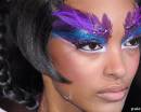Сине-фиолетовый макияж для глаз с пёрышками