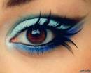 Красивый бирюзово-голубой визаж для карих глаз