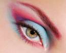 Розово-голубые тени на глазах