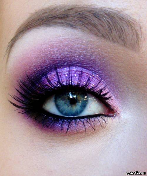 Макияж глаз фиолетовыми тенями с блестками