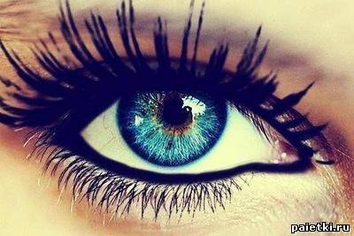 Красивые реснички синего глаза